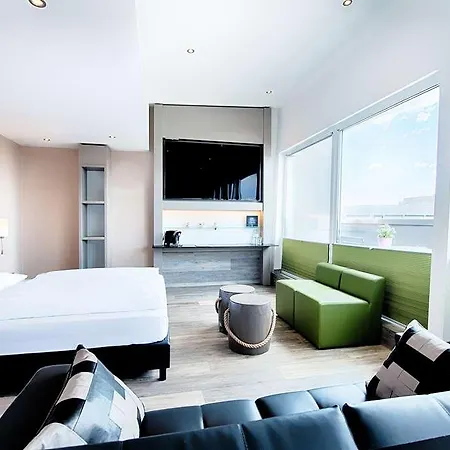 Garner By Ihg Hotel 4*